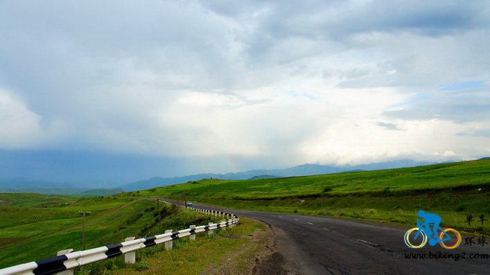 骑在亚美尼亚-亚美尼亚草原的黄昏-风彦疯语-杜风彦
