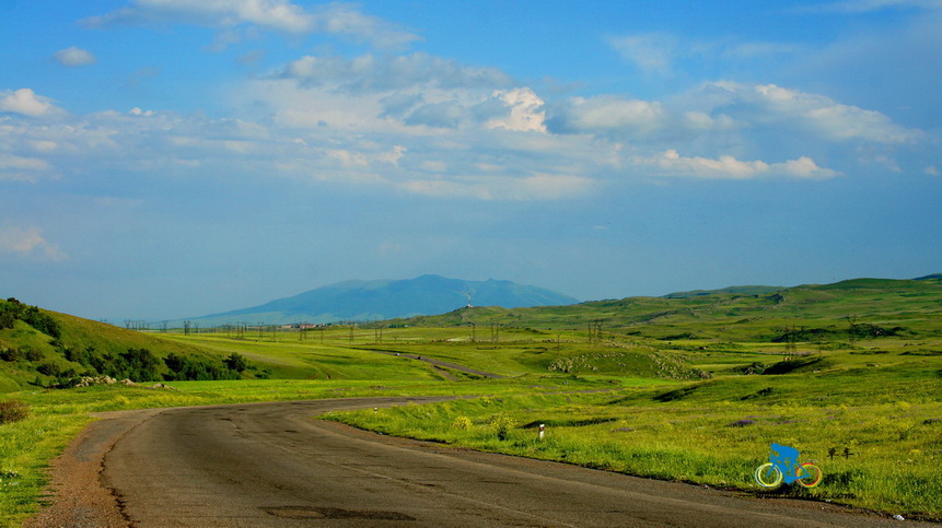 骑在亚美尼亚-亚美尼亚草原上的牧民-风彦疯语-杜风彦