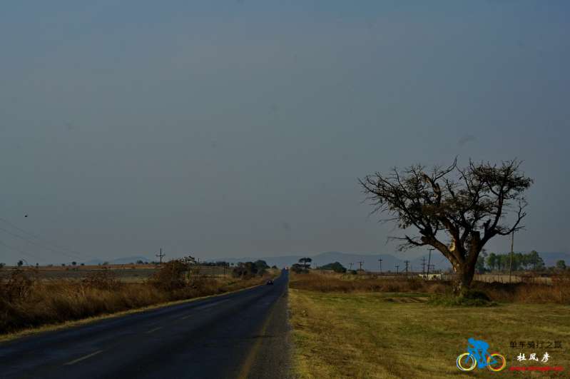 骑在赞比亚的路上-风彦疯语-杜风彦