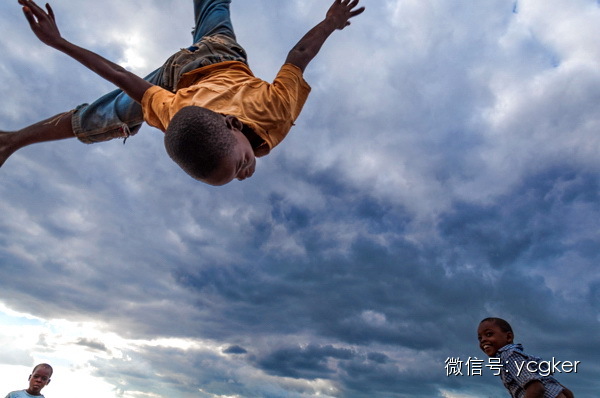 非洲儿童-向着自由的天空飞翔-风彦疯语-杜风彦