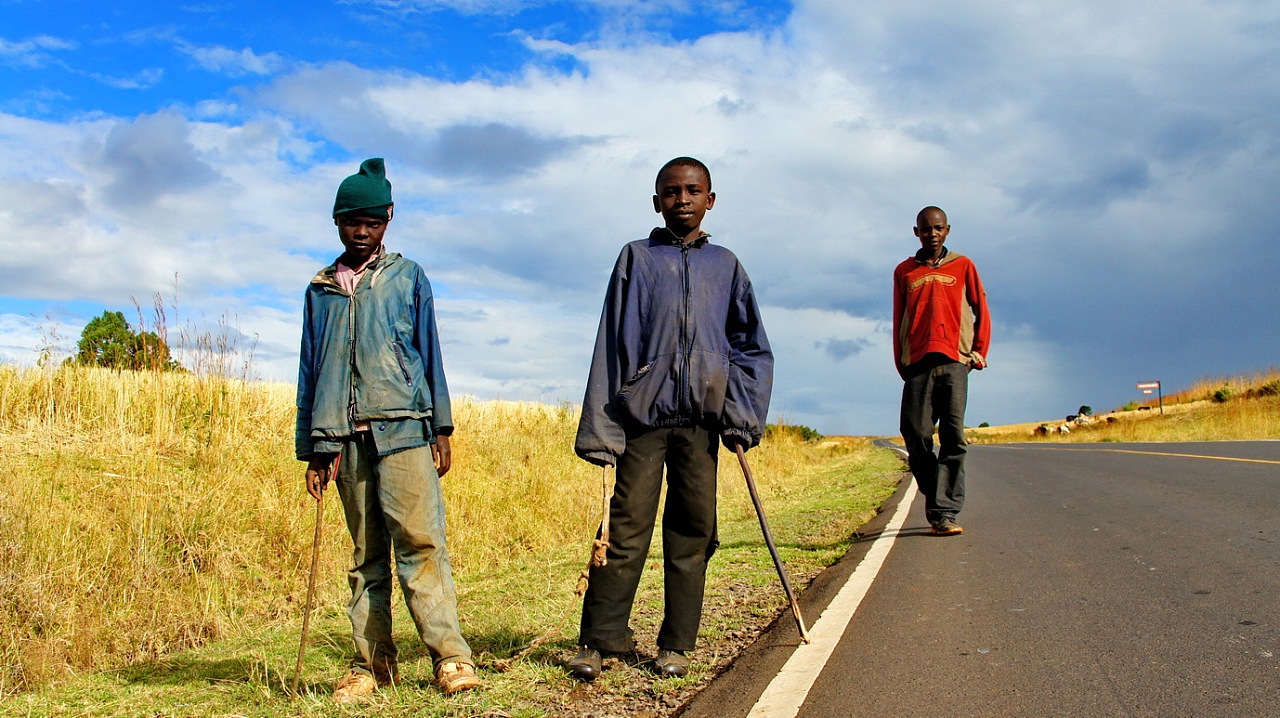 骑在肯尼亚-骑行路上遇到的一些人儿-风彦疯语-杜风彦