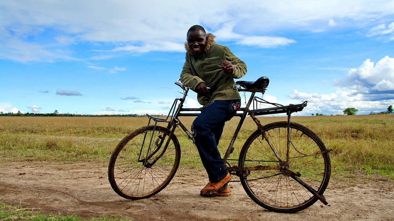 骑在肯尼亚-骑行路上遇到的一些人儿-风彦疯语-杜风彦