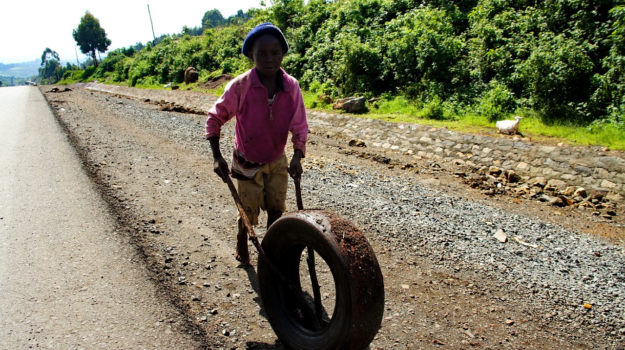 骑在非洲-路上随拍的一些非洲儿童-风彦疯语-杜风彦